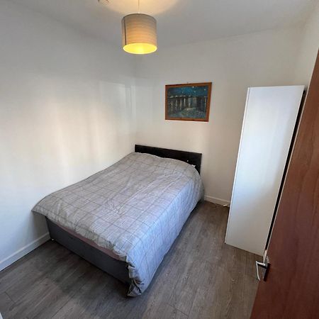 A Spacious Flat Cardiff Exterior foto